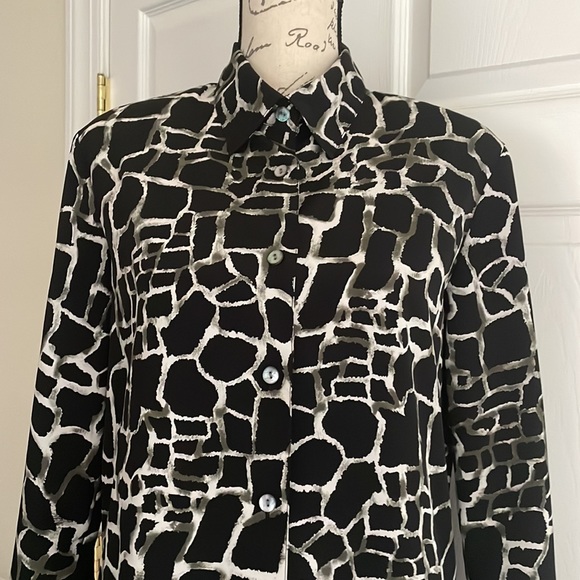 Blouses.com buttons down shirt - Picture 2 of 9